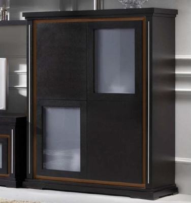 Витрина закрытая SAFIRA 376 фото Витрина закрытая SAFIRA 376. Фото